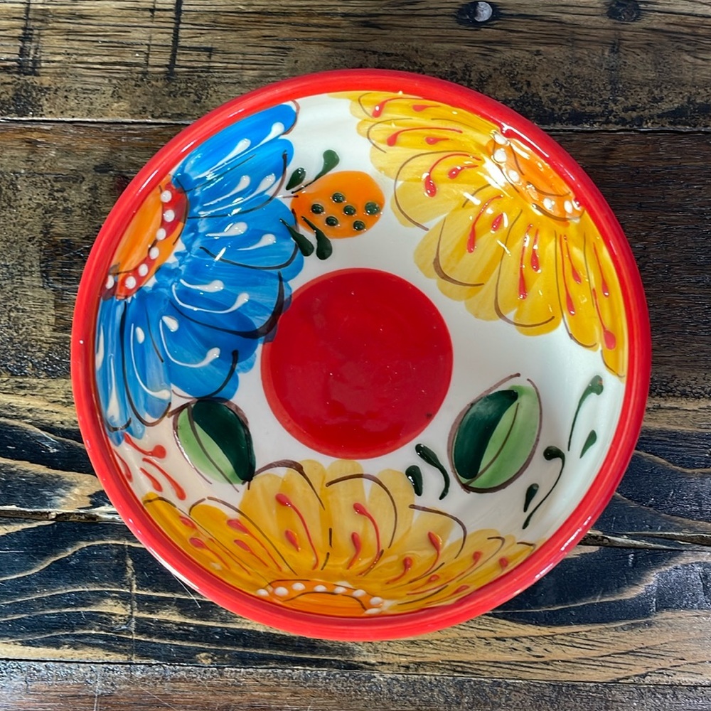 Hand made and hand painted elaboracion artesanal bowl with raised pattern.